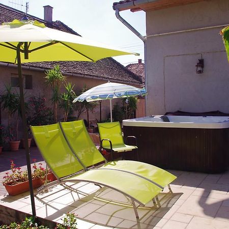 Tölgyfakuckó apartman Hotel Baja Kültér fotó